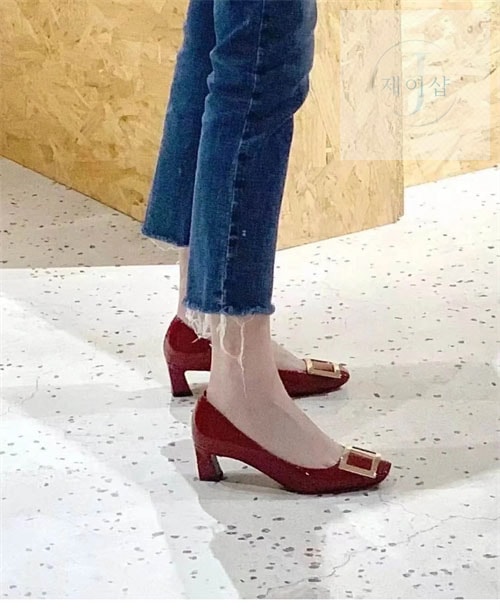 로저비비에 트럼펫 메탈 버클 펌프스 - 상세 이미지